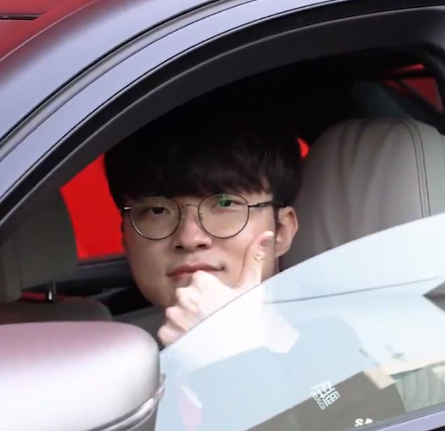 T1 Faker had to return his 80,000$ BMW Car that was once considered "gift"? 5 T1 Faker had to return his 80,000$ BMW Car that was once considered "gift"? 2