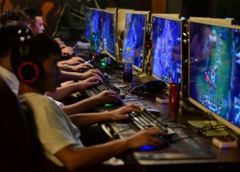 LPL fans raise concerns around China's new policy that limits kids under 18 to three hours of video gameplay each week 2
