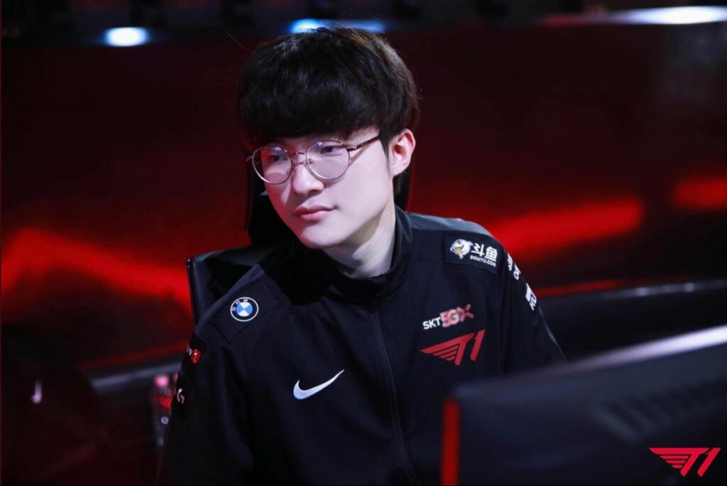 Faker played Soraka Mid and it is insane 2 Faker played Soraka Mid and it is insane 1