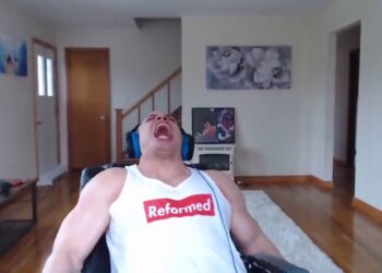 Streamer tries watching Tyler1 till he flames a teammate 1