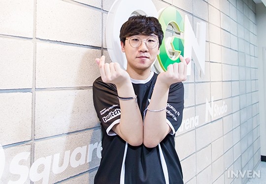 Absolutely no ADC over 21 years old has ever won Worlds - is this T1's year? 2 Ruler ADC over 21
