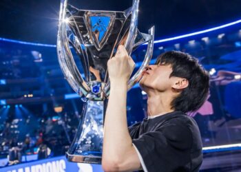 League of Legends: Deft called out Doinb, then apologized to him 8 deft